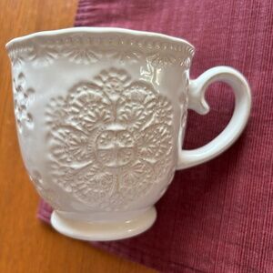 Pioneer Women Vintage Inspired Lace Stoneware Embossed Mug White Cup 16 oz. New